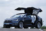 Tesla Model X P100D P100D 7 plazas Todo terreno Met&aacute;lico plata medianoche Exterior Frontal-Lateral 5 puertas