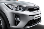 KIA Stonic Gama Stonic Tech Todo terreno Silky Silver/ Tan Orange Exterior Faro 5 puertas