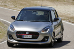 Suzuki Swift 1.2 SHVS GLX Turismo Plata Premium Metalizado con Techo Negro Exterior Frontal 5 puertas
