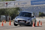 Suzuki Swift 1.2 SHVS GLX Turismo Plata Premium Metalizado con Techo Negro Exterior Frontal 5 puertas