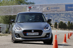 Suzuki Swift 1.2 SHVS GLX Turismo Plata Premium Metalizado con Techo Negro Exterior Frontal 5 puertas