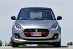Suzuki Swift 1.2 SHVS GLX Turismo Plata Premium Metalizado con Techo Negro Exterior Frontal 5 puertas