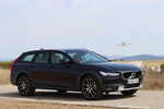 Volvo V90 Cross Country D5 AWD Aut. Cross Country Turismo familiar Onyx Black Metallic Exterior Lateral-Frontal 5 puertas