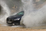 Volvo V90 Cross Country D5 AWD Aut. Cross Country Turismo familiar Onyx Black Metallic Exterior Frontal-Lateral 5 puertas