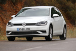 Volkswagen Golf 1.0 TSI 81 kW (110 CV) Edition Turismo Blanco Oryx efecto perla Exterior Frontal-Lateral 3 puertas