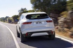 Jaguar E-PACE Gama E-PACE SE Todo terreno Yulong White Exterior Posterior-Lateral 5 puertas