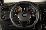 Volkswagen Golf 1.0 TSI 81 kW (110 CV) Edition Turismo Interior Volante 3 puertas