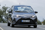 Toyota Yaris 110 Feel! Turismo Gris Grafito Exterior Lateral-Frontal 5 puertas