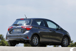 Toyota Yaris 110 Feel! Turismo Gris Grafito Exterior Lateral-Posterior 5 puertas