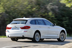 BMW Serie 5 530d Luxury Line Turismo familiar Alpinweiss Exterior Posterior-Lateral 5 puertas