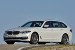 BMW Serie 5 530d Luxury Line Turismo familiar Alpinweiss Exterior Frontal-Lateral 5 puertas