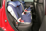 Opel Crossland X 1.2 Turbo Start&Stop ecoTEC 81 kW (110 CV) Excellence Monovolumen Rojo Rubí Interior Silla infantil 5 puertas
