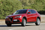 Alfa Romeo Stelvio 2.0 280 CV AT8 Q4 First Edition Todo terreno Rosso Competizione Exterior Lateral-Frontal 5 puertas