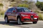 Alfa Romeo Stelvio 2.0 280 CV AT8 Q4 First Edition Todo terreno Rosso Competizione Exterior Lateral-Frontal 5 puertas