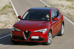 Alfa Romeo Stelvio 2.0 280 CV AT8 Q4 First Edition Todo terreno Rosso Competizione Exterior Frontal-Lateral-Cenital 5 puertas