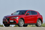 Alfa Romeo Stelvio 2.0 280 CV AT8 Q4 First Edition Todo terreno Rosso Competizione Exterior Lateral-Frontal 5 puertas