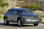 Mercedes-Benz GLA 220d 4MATIC Gama GLA Todo terreno Gris monta&ntilde;a metalizado Exterior Lateral-Frontal 5 puertas