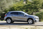 Mercedes-Benz GLA 220d 4MATIC Gama GLA Todo terreno Gris monta&ntilde;a metalizado Exterior Lateral 5 puertas