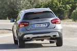 Mercedes-Benz GLA 220d 4MATIC Gama GLA Todo terreno Gris monta&ntilde;a metalizado Exterior Posterior 5 puertas