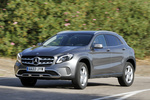 Mercedes-Benz GLA 220d 4MATIC Gama GLA Todo terreno Gris monta&ntilde;a metalizado Exterior Frontal-Lateral 5 puertas