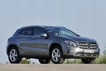 Mercedes-Benz GLA 220d 4MATIC Gama GLA Todo terreno Gris monta&ntilde;a metalizado Exterior Lateral-Frontal 5 puertas