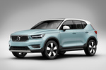 Volvo XC40 T5 AWD Momentum Todo terreno Amazon Blue / Techo Blanco Exterior Frontal-Lateral 5 puertas