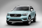 Volvo XC40 T5 AWD Momentum Todo terreno Amazon Blue / Techo Blanco Exterior Frontal-Lateral 5 puertas