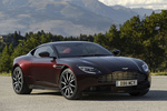 Aston Martin DB11 4.0 V8 Coup&eacute; Divine Red Exterior Lateral-Frontal 2 puertas