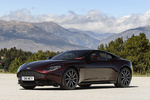 Aston Martin DB11 4.0 V8 Coup&eacute; Divine Red Exterior Frontal-Lateral 2 puertas