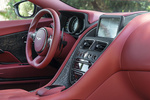 Aston Martin DB11 4.0 V8 Coup&eacute; Divine Red Interior Salpicadero 2 puertas
