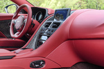 Aston Martin DB11 4.0 V8 Coup&eacute; Divine Red Interior Volante 2 puertas