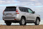 Toyota Land Cruiser 180D Auto VXL (Gama 2016) Todo terreno Plata Exterior Posterior-Lateral 5 puertas