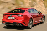 KIA Stinger  3.3 T-GDI 4x4 370 CV GT Turismo HiChroma Red Exterior Posterior-Lateral 5 puertas