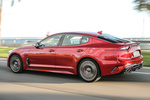 KIA Stinger  3.3 T-GDI 4x4 370 CV GT Turismo HiChroma Red Exterior Lateral-Posterior 5 puertas