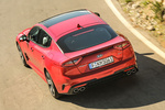 KIA Stinger  3.3 T-GDI 4x4 370 CV GT Turismo HiChroma Red Exterior Posterior-Lateral-Cenital 5 puertas