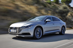 Volkswagen Arteon 2.0 TDI 4MOTION 176 kW (240 CV) DSG 7 vel. Elegance Turismo Plata pirita metalizado Exterior Lateral-Frontal 5 puertas