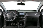 Peugeot 208 1.6 BlueHDI 75 CV Style Turismo Interior Salpicadero 5 puertas