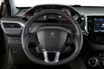 Peugeot 208 1.6 BlueHDI 75 CV Style Turismo Interior Volante 5 puertas
