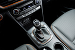 Hyundai Kona 1.0 T-GDI 88 kW (120 CV) 4x2 Tecno Todo terreno Interior Palanca de Cambios 5 puertas