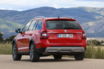 Skoda Scout 2.0 TDI 110 kW (150 CV) 4x4  Scout Turismo familiar Rojo Fuego Exterior Lateral-Posterior 5 puertas
