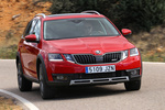 Skoda Scout 2.0 TDI 110 kW (150 CV) 4x4  Scout Turismo familiar Rojo Fuego Exterior Lateral-Frontal 5 puertas