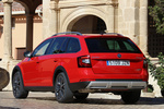 Skoda Scout 2.0 TDI 110 kW (150 CV) 4x4  Scout Turismo familiar Rojo Fuego Exterior Lateral-Posterior 5 puertas