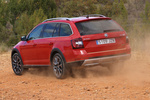 Skoda Scout 2.0 TDI 110 kW (150 CV) 4x4  Scout Turismo familiar Rojo Fuego Exterior Lateral-Posterior 5 puertas