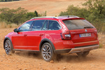 Skoda Scout 2.0 TDI 110 kW (150 CV) 4x4  Scout Turismo familiar Rojo Fuego Exterior Lateral-Posterior 5 puertas