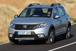 Dacia Sandero Stepway TCE 66 kW (90 CV) Stepway Turismo Gris Platino Exterior Frontal-Lateral 5 puertas