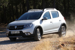 Dacia Sandero Stepway TCE 66 kW (90 CV) Stepway Turismo Gris Platino Exterior Frontal-Lateral 5 puertas