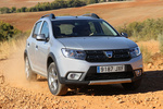 Dacia Sandero Stepway TCE 66 kW (90 CV) Stepway Turismo Gris Platino Exterior Lateral-Frontal 5 puertas