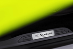 Aston Martin Vantage V8 Vantage V8 Vantage Coup&eacute; Lime Essence Interior Detalle 2 puertas