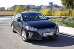 Hyundai IONIQ El&eacute;ctrico 88 kW (120 CV) Style Turismo Phantom Black Exterior Frontal-Lateral 5 puertas