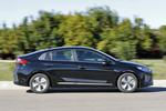 Hyundai IONIQ El&eacute;ctrico 88 kW (120 CV) Style Turismo Phantom Black Exterior Lateral 5 puertas